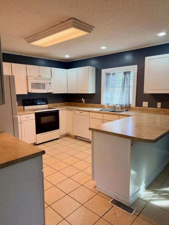 Building Photo - 210 Highland Dr