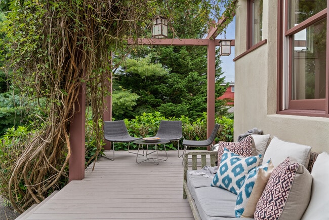 Building Photo - 175 Ruggles Ave