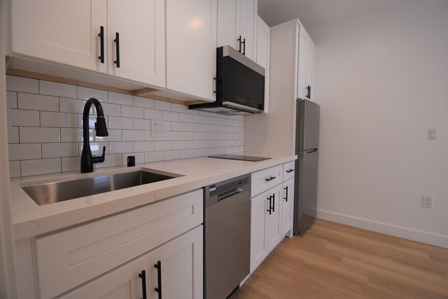 Building Photo - 10855 Morrison St