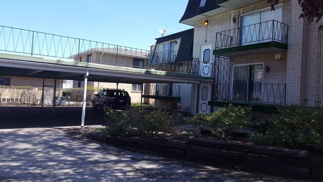 Building Photo - 9606 Kedvale Ave