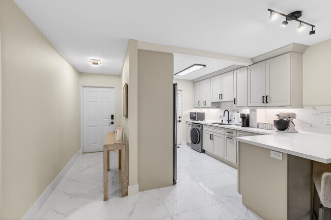 Building Photo - 322 N Federal Hwy