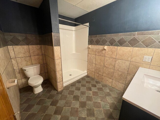 Building Photo - Incredible Lake Views-Spacious 6 Bedroom Home