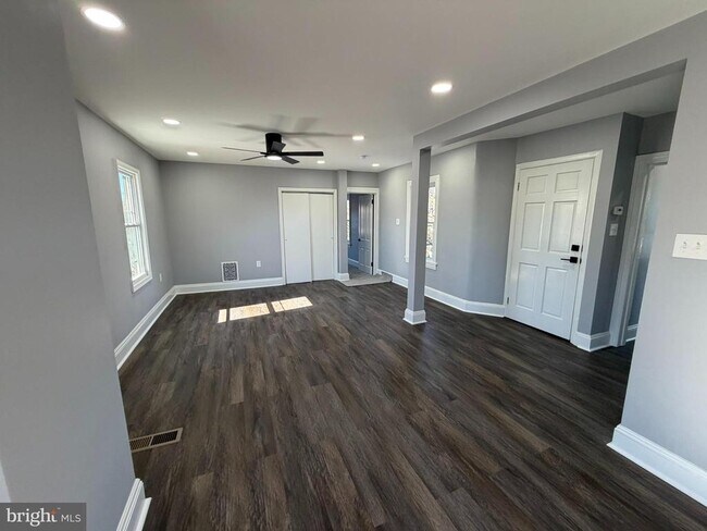 Building Photo - 124 W Butler Pike