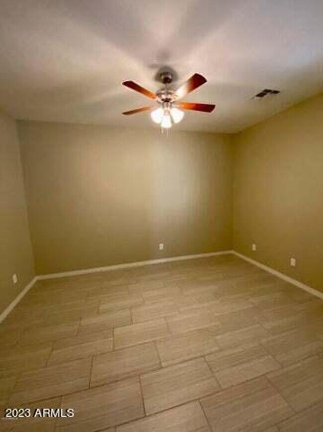 Building Photo - Single Level 4 bedroom, 2 bath home available in Skyline Ranch