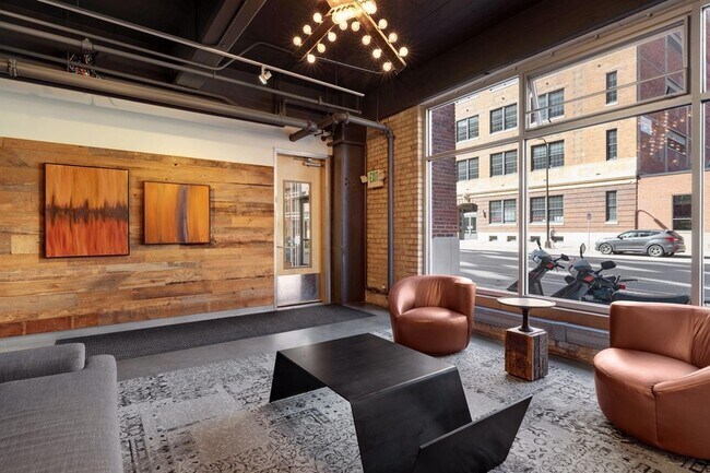 Building Photo - 700 N Washington Ave