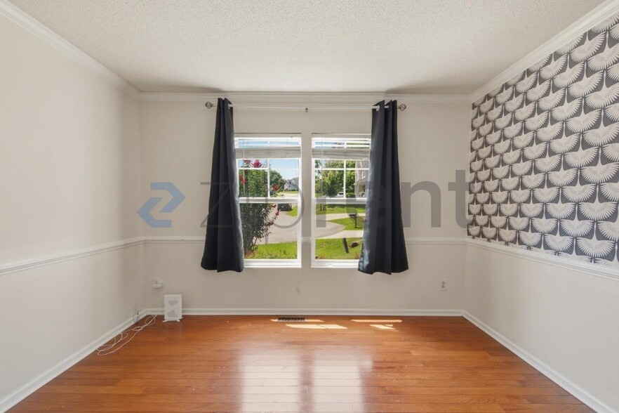 Building Photo - Unit
