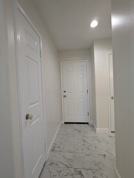 Building Photo - 42057 Parkmont Dr