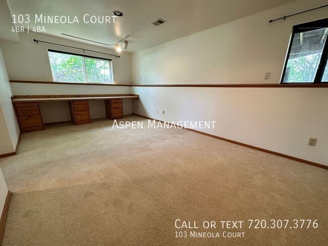 Building Photo - 103 Mineola Ct