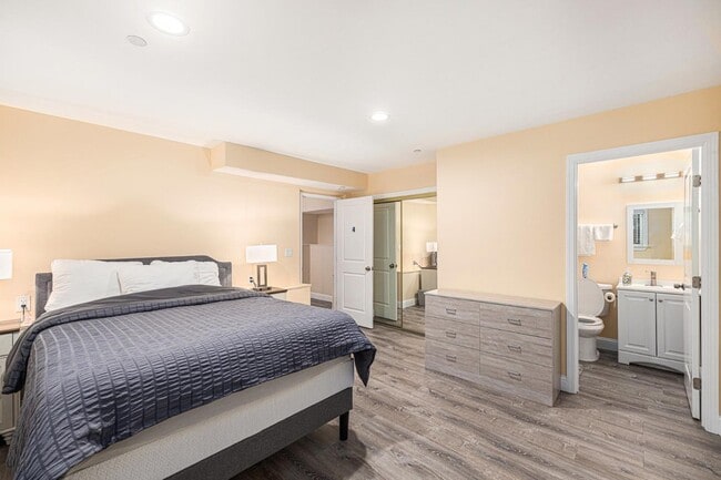 Building Photo - 2531 Wallace St