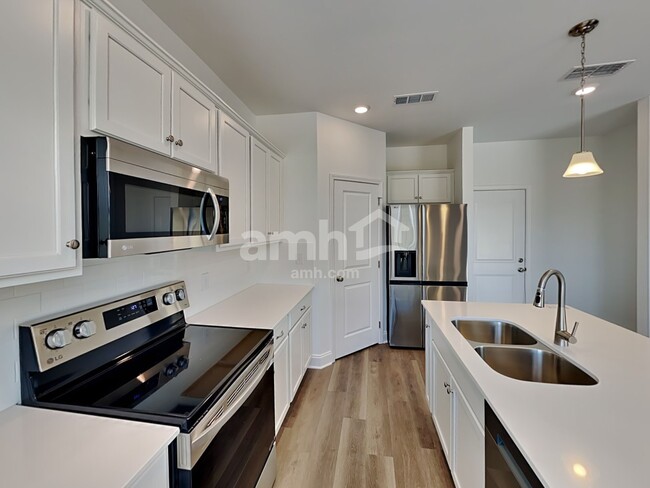 Building Photo - 215 Argea Dr