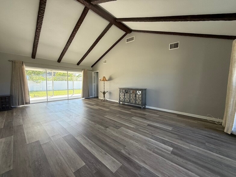Building Photo - 381 Ortega Ln
