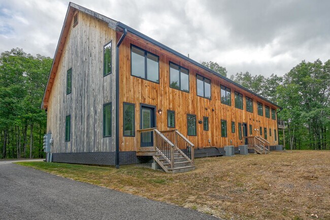 Building Photo - 22 Pudding Pond Dr