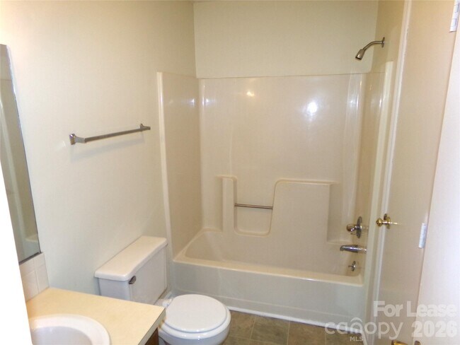 Building Photo - 100 Fairway St