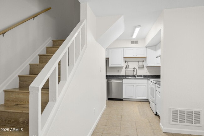 Building Photo - 6013 N 79th St