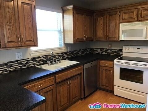 Building Photo - 4 Bedroom/ 2.5 Bath Home in Gardner