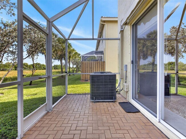 Building Photo - 2475 Cordoba Bend