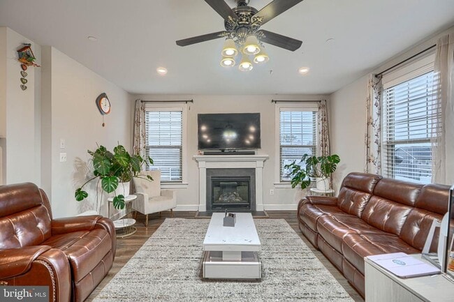 Building Photo - 7142 Starmount Ct