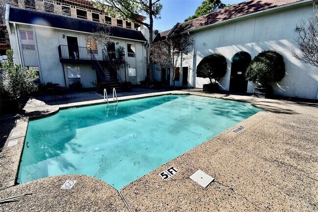 Building Photo - 4810 McKinney Ave