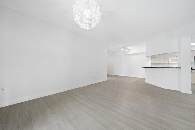 Building Photo - 3020 Alcazar Pl