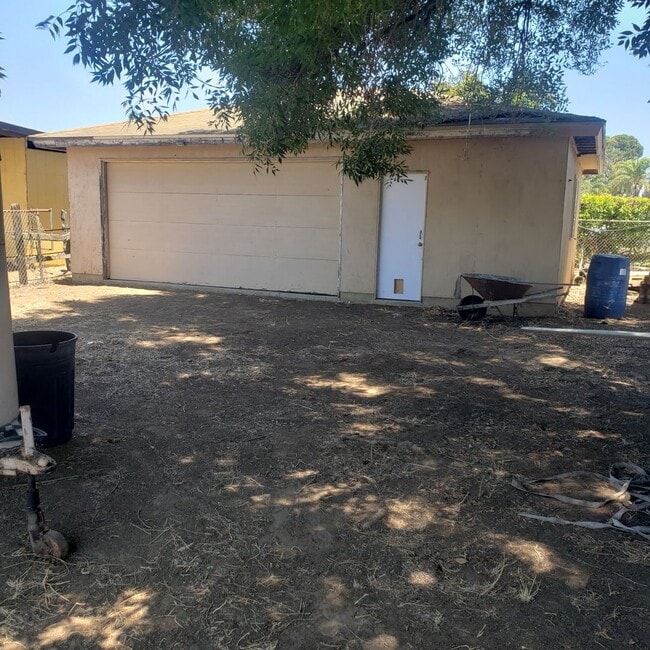 Building Photo - 3847 Vine Ave