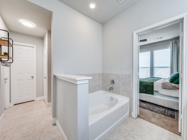 Building Photo - 4409 Hazeltine Hills Dr