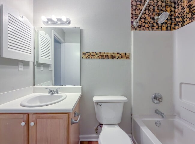 Building Photo - LOVELY SE 3/2 w/ New Paint, Fireplace, Fenced Yard, Vaulted Ceilings, Washer/Dryer, & No Carpet! ...