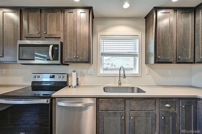 Building Photo - Charming 3-Bed, 3-Bath Home in The Farm – ...