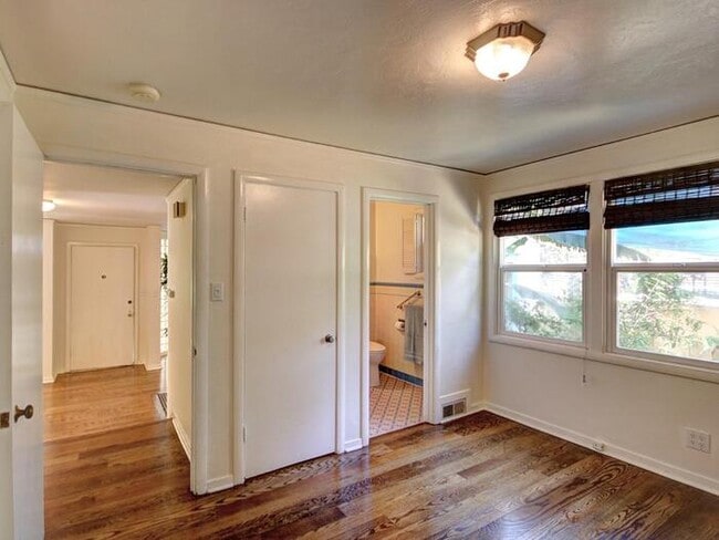 Building Photo - Charming Land Park Home. Modern Comfort Me...