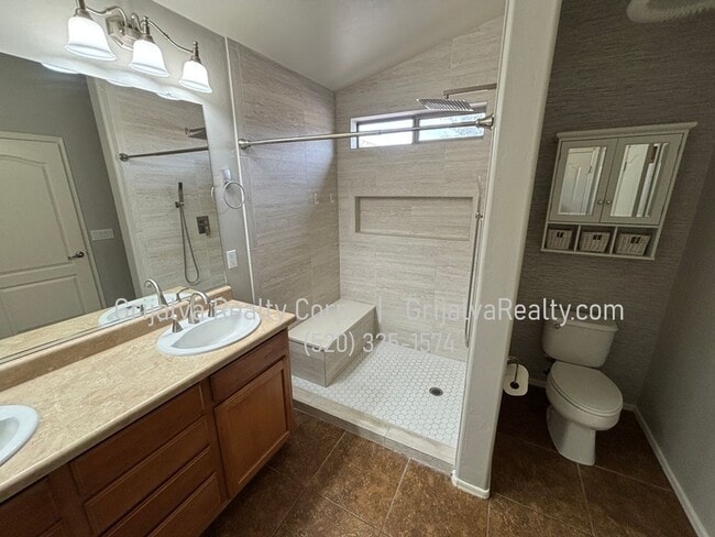 Building Photo - 4-Bedroom, 2 Bath House in Sycamore Park (...