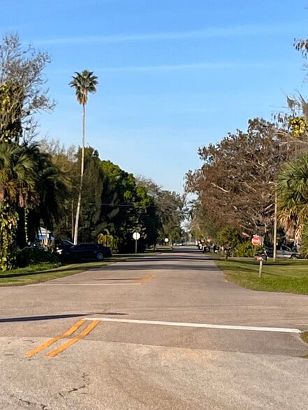 Building Photo - 384 Avenue N