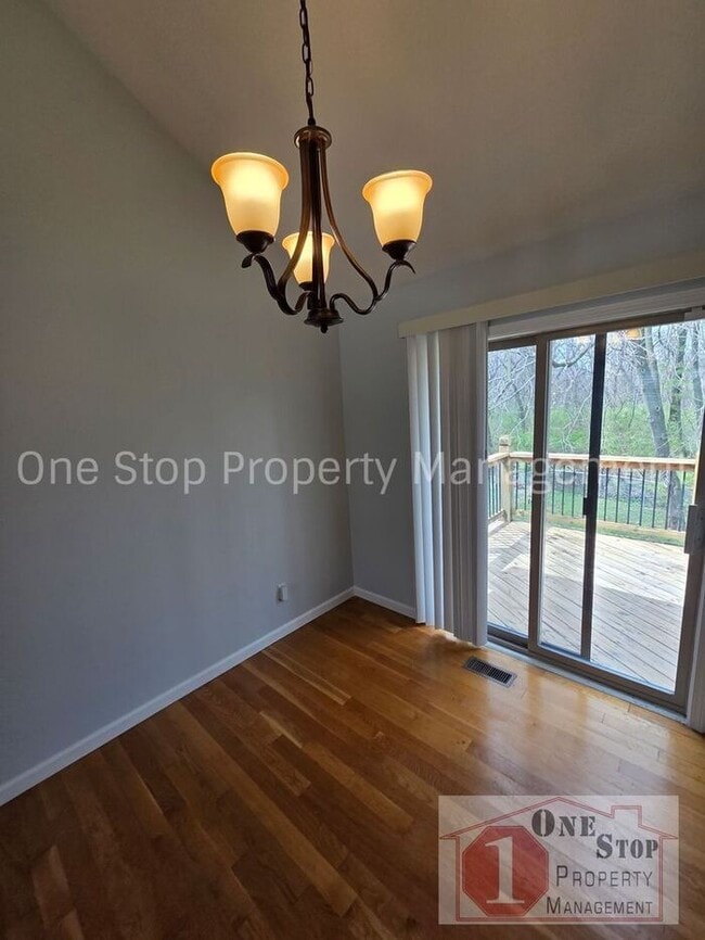 Building Photo - 3 bedroom 2.5 bathroom home in Parkville, MO!