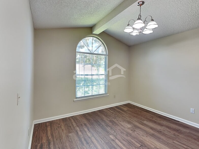 Building Photo - 2175 Hovington Cir E