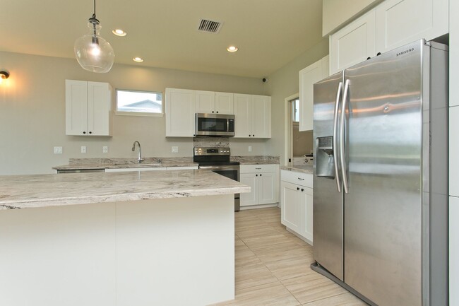 Building Photo - 4Bd-3Ba home on 16th fairway of the Coral ...