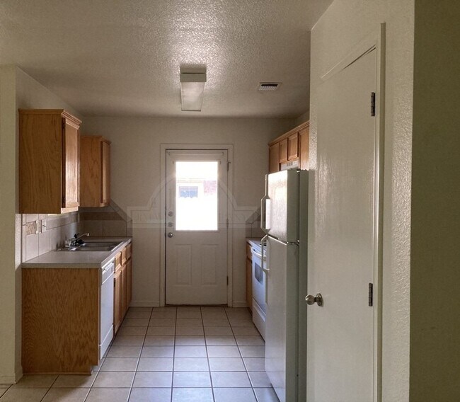 Building Photo - 1303 Cinch Dr