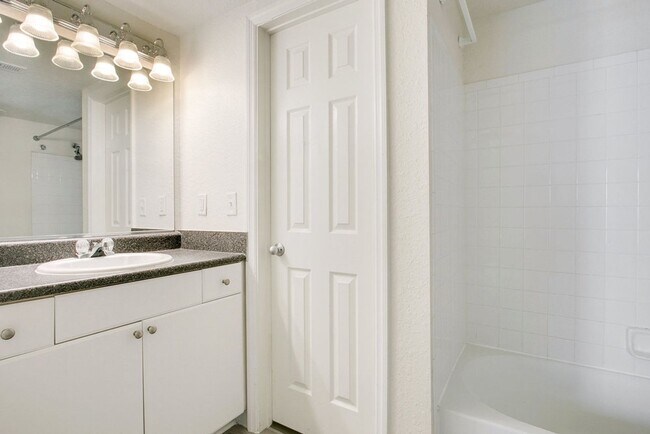 Building Photo - 202 E South St