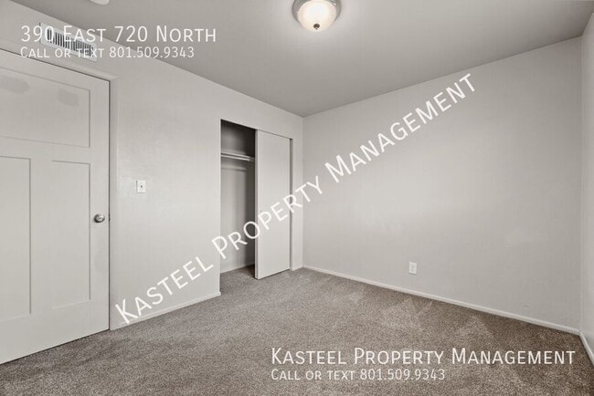 Building Photo - 390 720 N