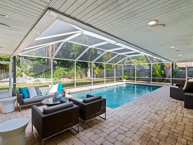 Building Photo - 606 Owl Way