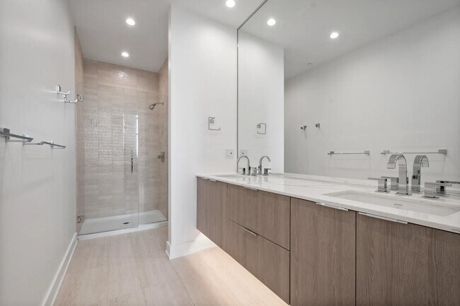 Building Photo - 728 Waukegan Rd