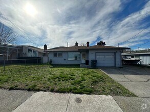 Building Photo - Application Pending - 3 Bedroom House For ...