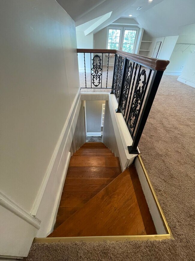 Building Photo - Updated 3/2 House in Old East Rome $2,295