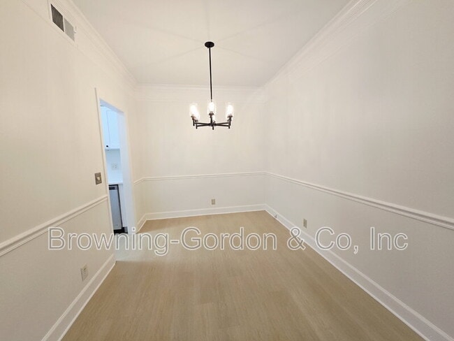 Building Photo - 503 Sloan Rd