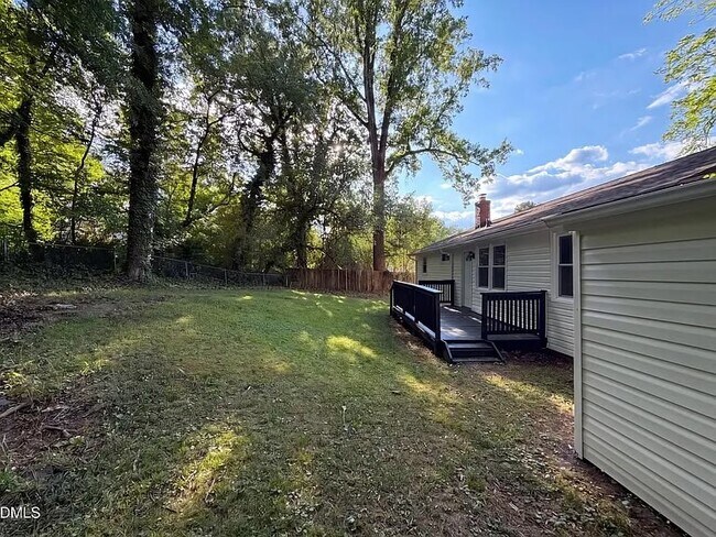 Building Photo - 416 Robin Hood Dr