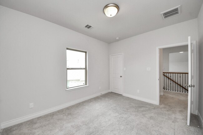 Building Photo - 4218 Bald Cypress Ct