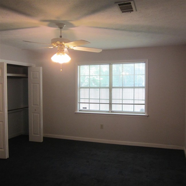 Building Photo - 319 Peach Orchard Dr