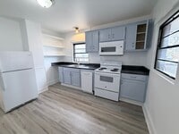 Building Photo - 110 9th St NE