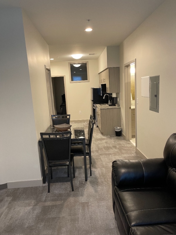 Building Photo - 1417 W 9th St