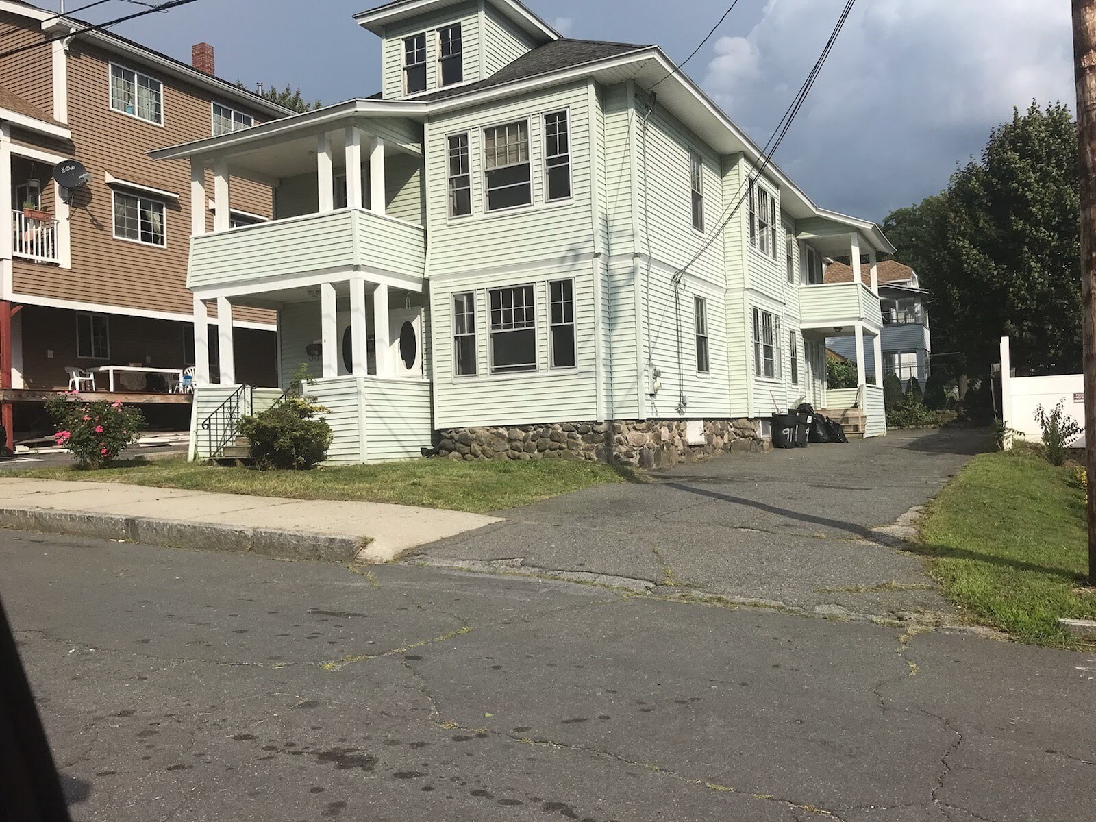 Building Photo - 89 Elmwood Rd