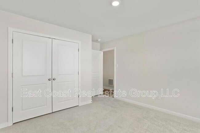 Building Photo - 413 Eclipse St