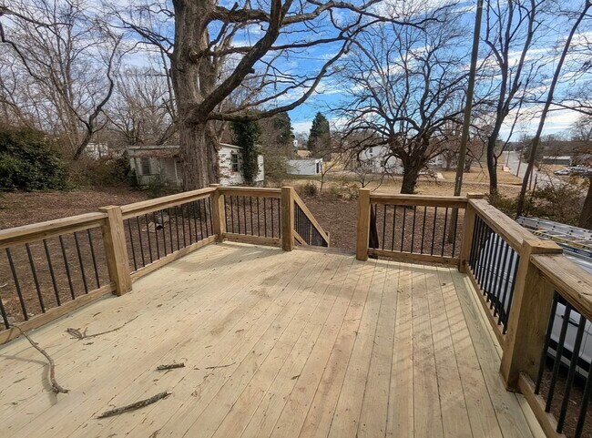 Building Photo - 606 Park Ave