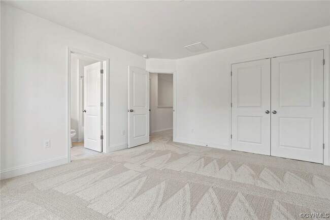Building Photo - 13808 Village View Dr